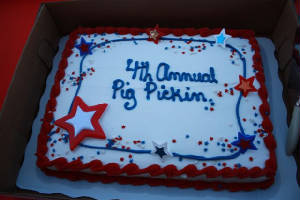 4thpigpickincake.jpg